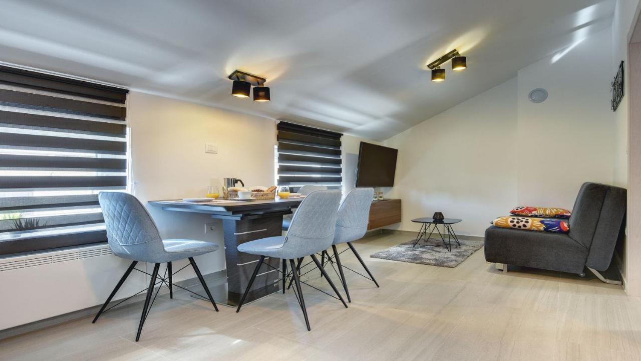 Exclusive Pula City Apartments Buitenkant foto